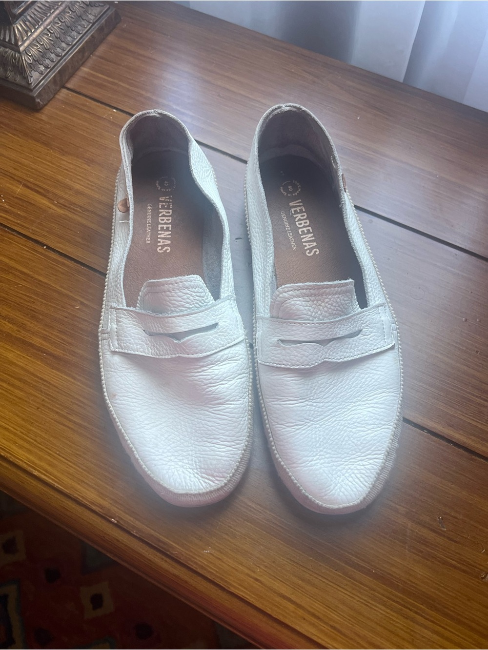 Verbenas Womenโs White Leather Loafers